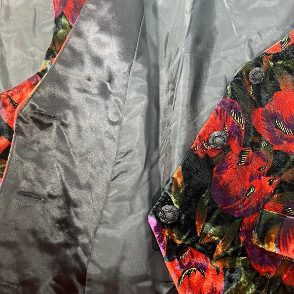 Women's Red Floral Vest - Picture 9 of 11